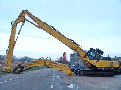 Гусеничный экскаватор-разрушитель Komatsu PC450HD-8