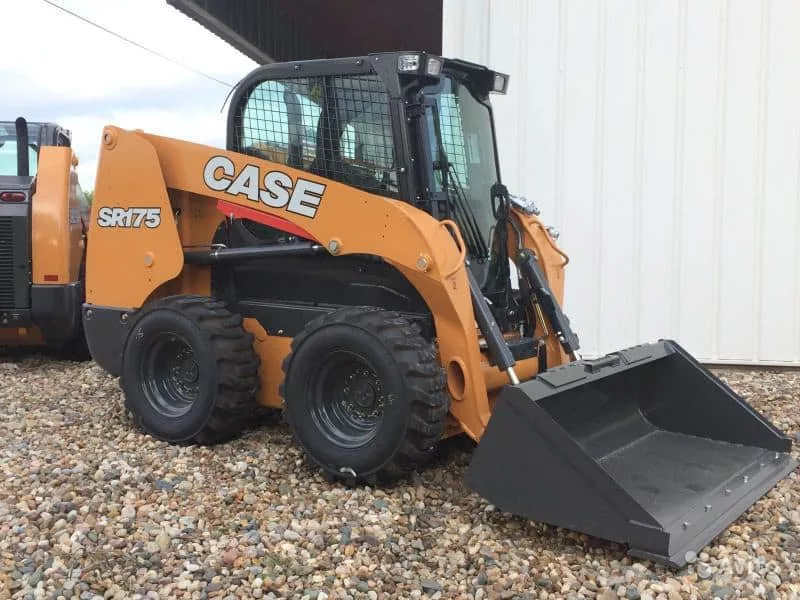 Мини-погрузчик CASE SR175